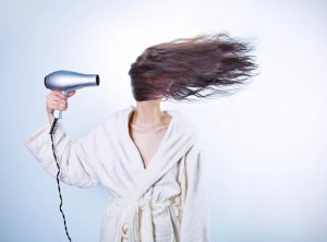 Активні речовини в засобах для пошкодженого волосся: що шукати на етикетці?